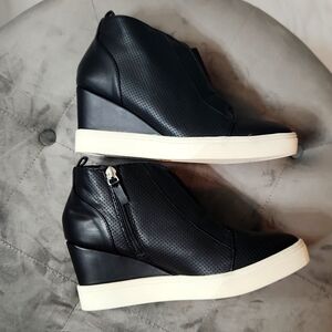 Women size 10M wedge boots